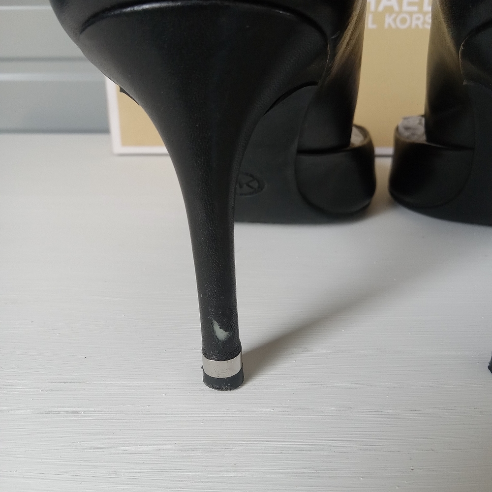 Michael Michael Kors Women's Ashby Flex Pump - Picture 3 of 13